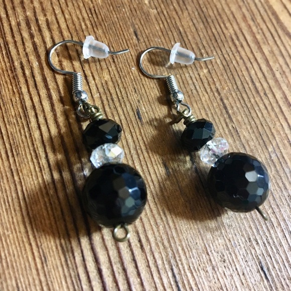 *Black Dangle Ladies Earrings/Handmade Ladies Earrings - Picture 3 of 4